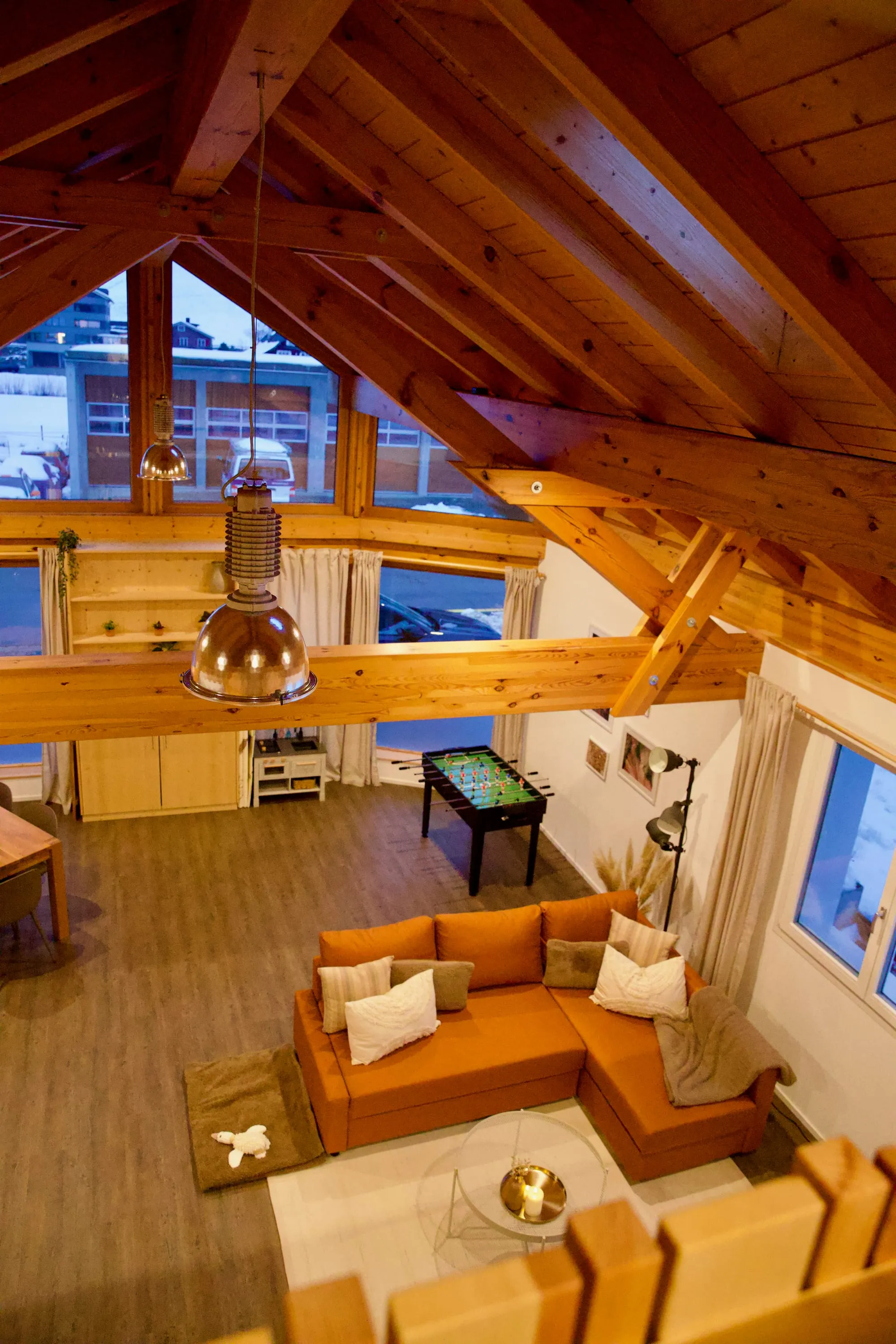 Heller Wohnraum mit hohen Räumen in Louisa’s Loft