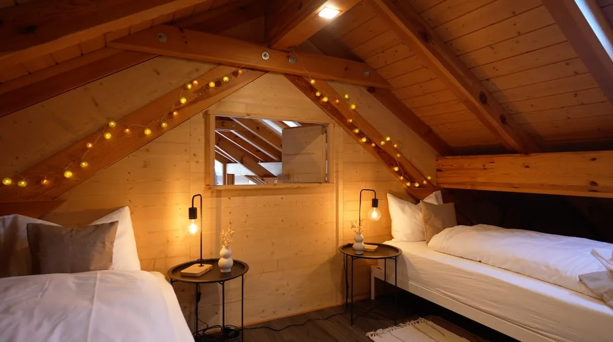 Schafberg-Chalet-Zimmer mit zwei Einzelbetten