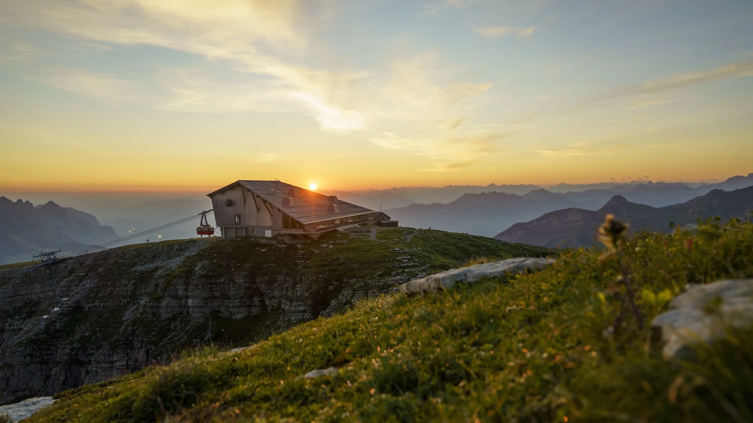 Über dem Nebelmeer: dem grauen Herbst über den Churfirsten entfliehen
